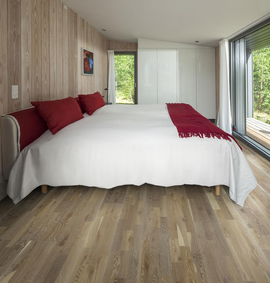 Parchet triplu stratificat Kahrs Stejar Stone, 2423 x 200 x 15 mm