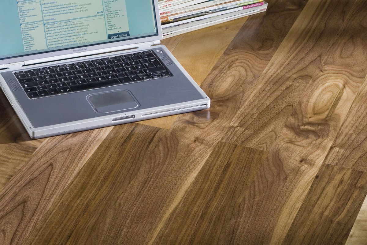 Parchet triplu stratificat Karelia Nuc Country 2266 x 188 x 14 mm