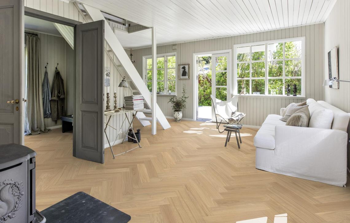 Parchet dublu stratificat Kahrs Herringbone Stejar AB Dim White Uleiat, 600 x 120 x 11 mm