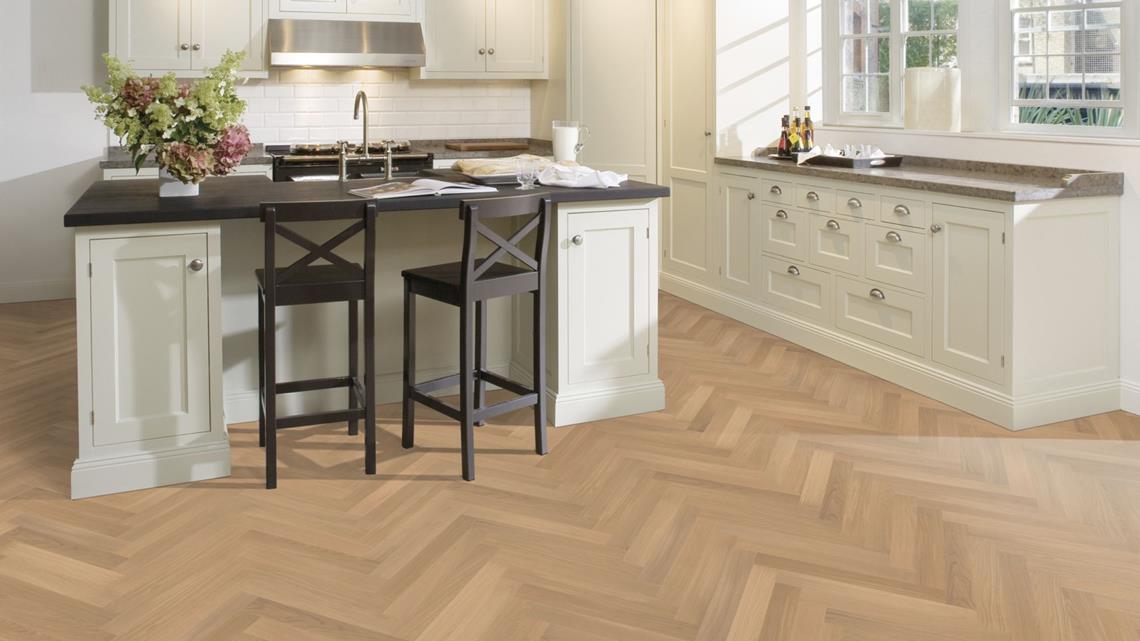 Parchet dublu stratificat Herringbone Kahrs Stejar AB White Matt, 490 x 70 x 11 mm