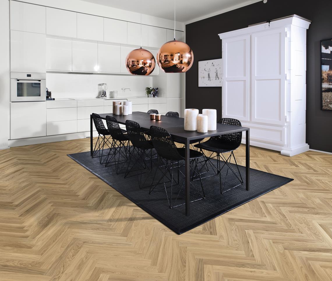 Parchet dublu stratificat Herringbone Kahrs Stejar AB White Uleiat, 490 x 70 x 11 mm