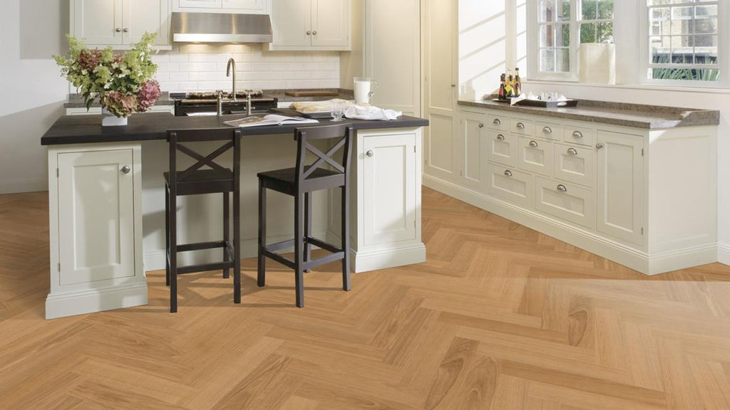 Parchet dublu stratificat Kahrs Herringbone Stejar AB Uleiat, 600 x 120 x 11 mm