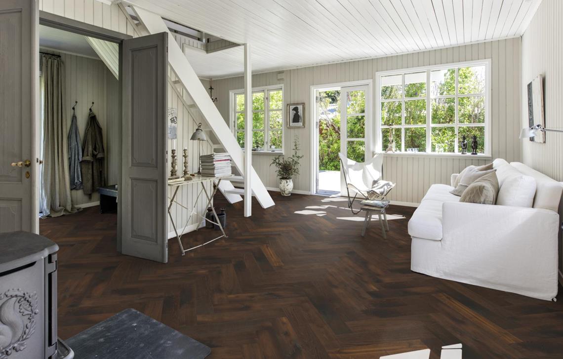 Parchet dublu stratificat Kahrs Herringbone Stejar CD Smoked Dark Uleiat, 600 x 120 x 11 mm