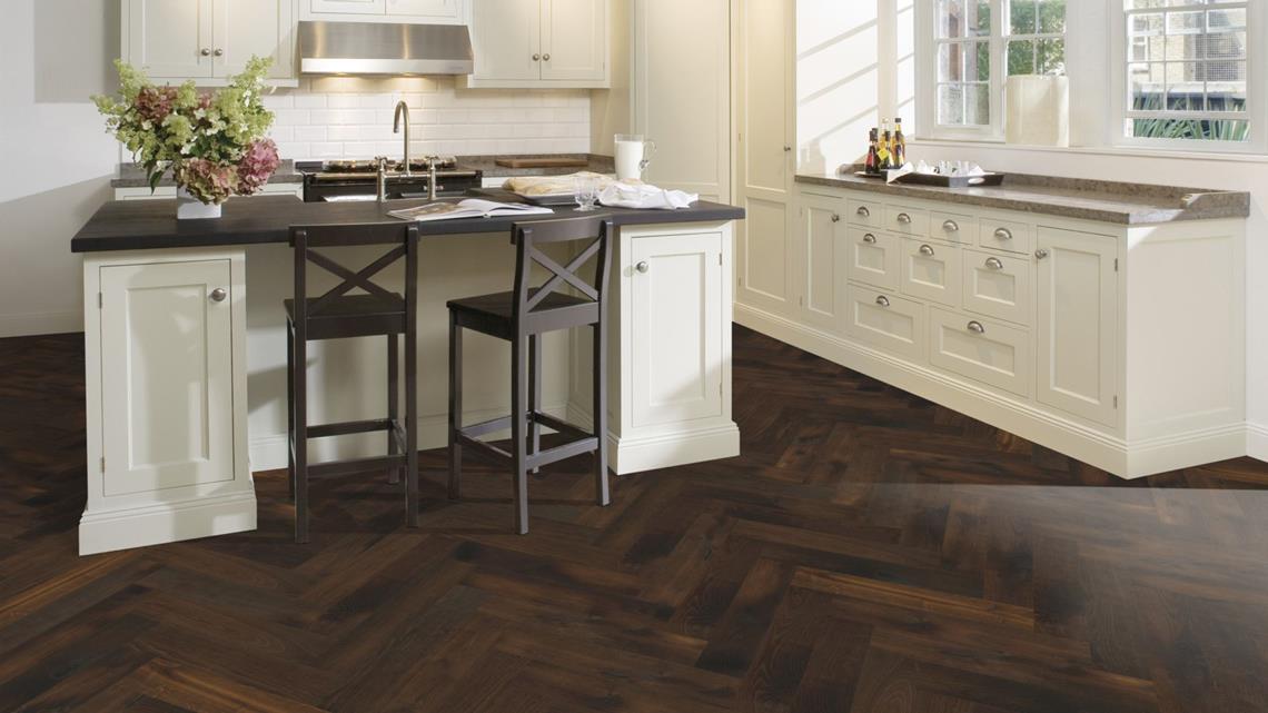 Parchet dublu stratificat Kahrs Herringbone Stejar CD Smoked Dark Uleiat, 600 x 120 x 11 mm
