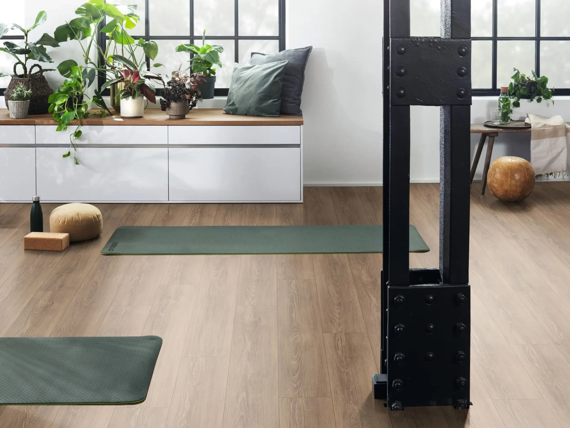 Parchet laminat Egger EL2163 Stejar Newport maro